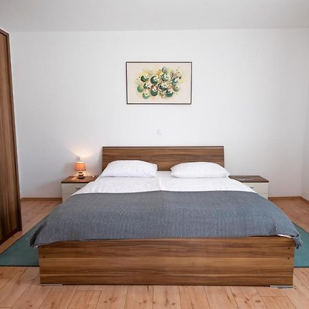 Apartmani Suzana Klenovica Exterior foto