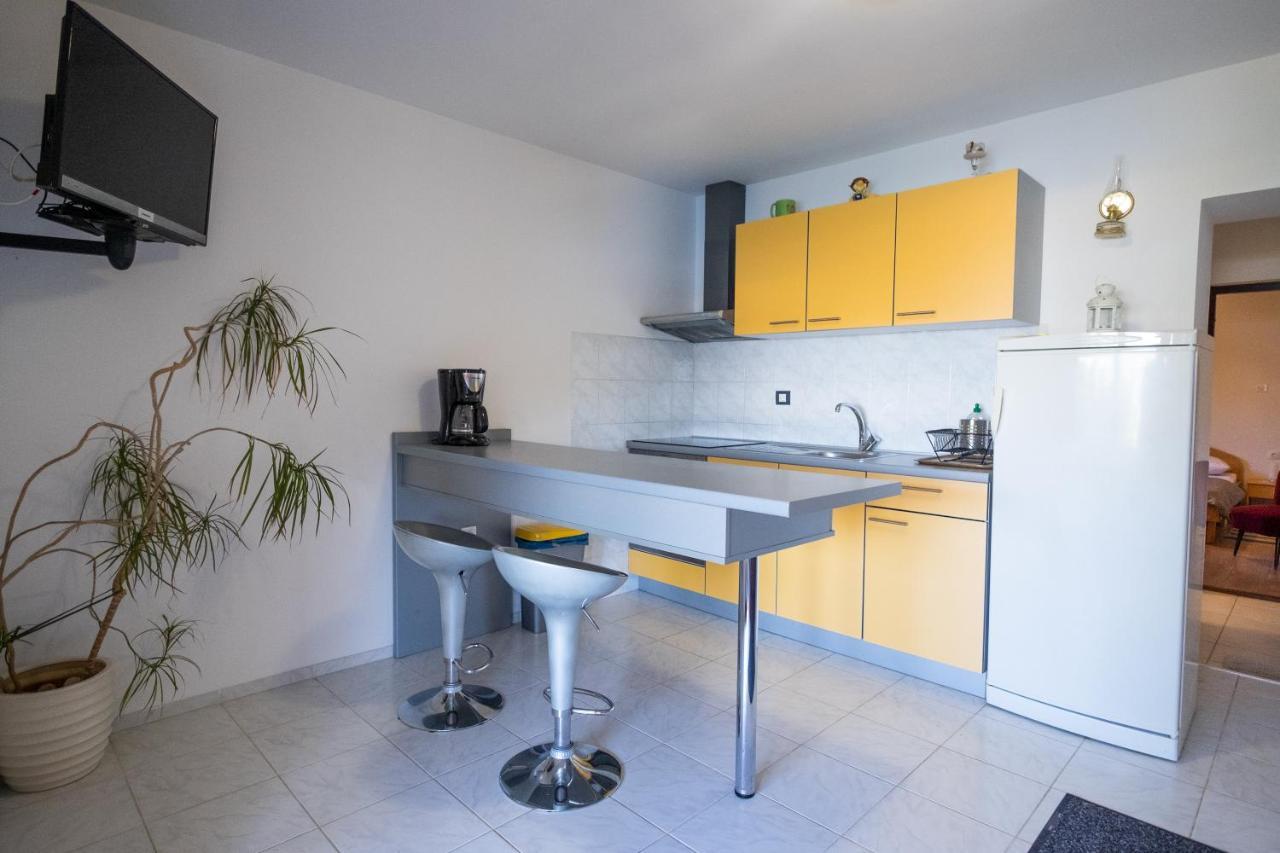 Apartmani Suzana Klenovica Exterior foto