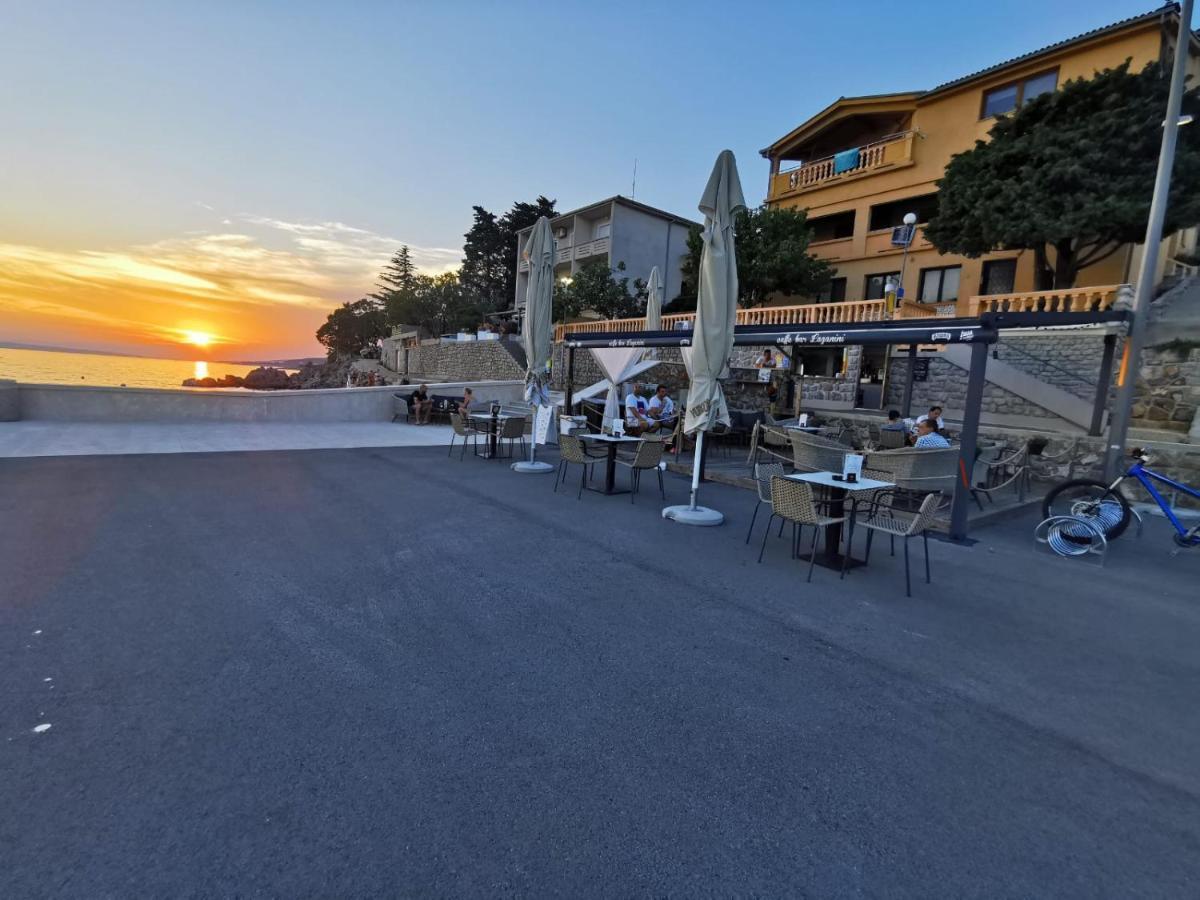 Apartmani Suzana Klenovica Exterior foto